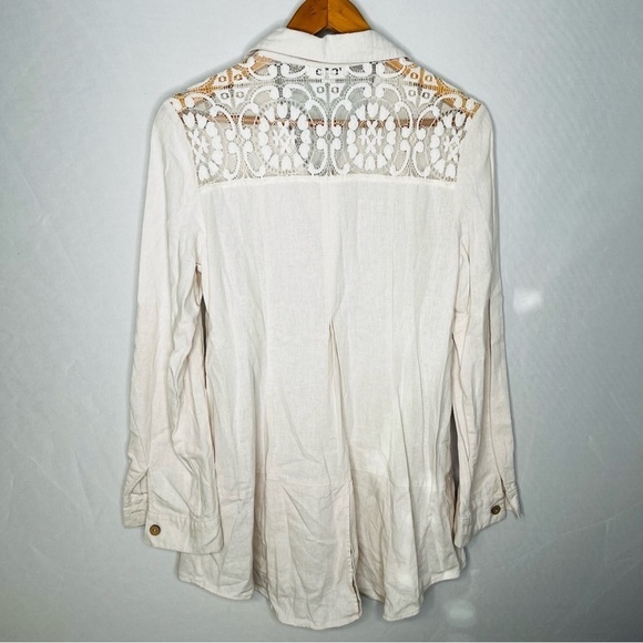 Simply Noelle Linen-Blend Roll-Tab Sleeve Lace Shoulder Button Shirt Size Medium - Picture 5 of 15